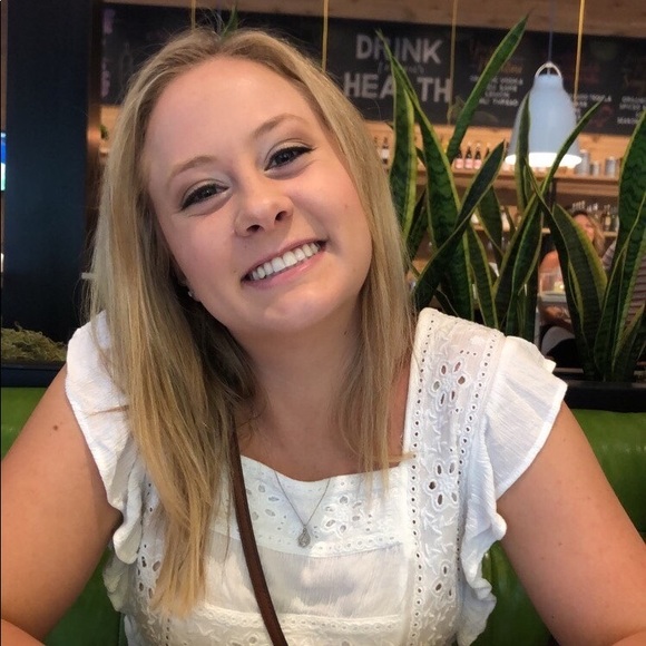 Meet your Posher, Emma - Picture 1 of 4